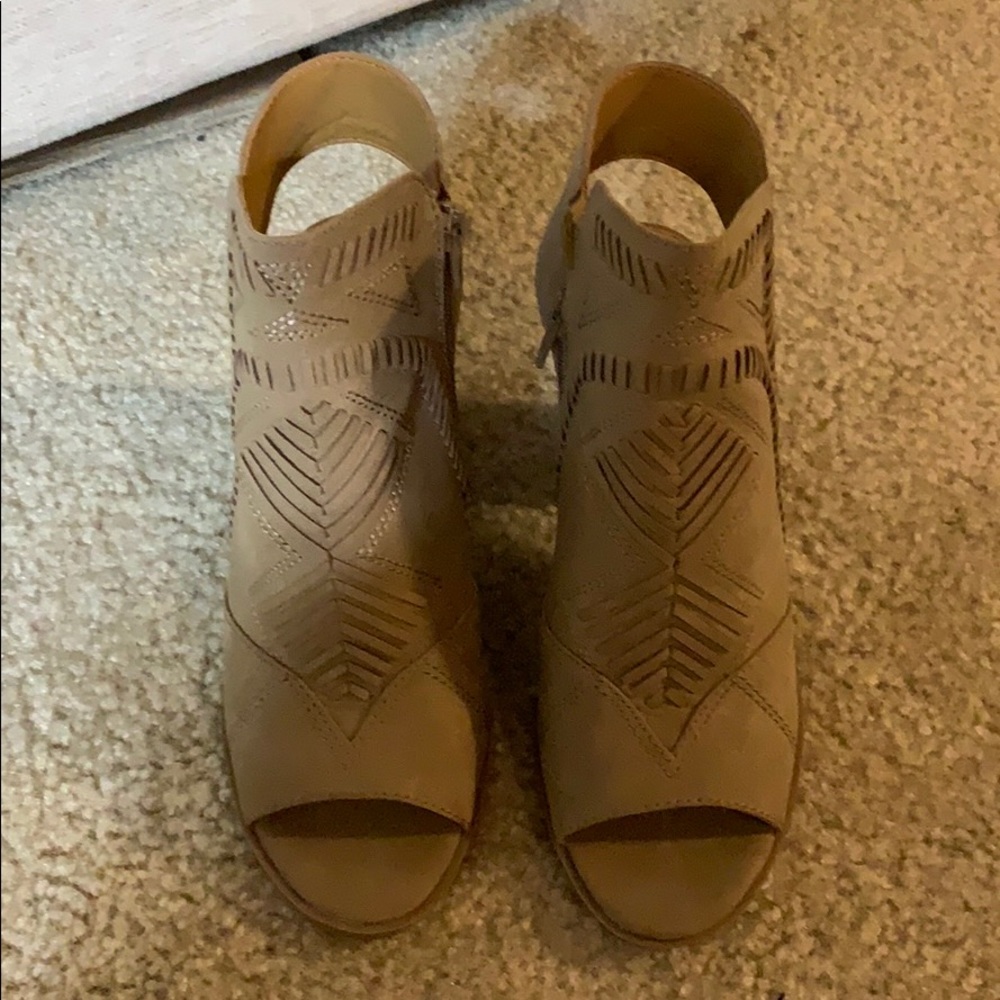 Size 7.5 taupe booties